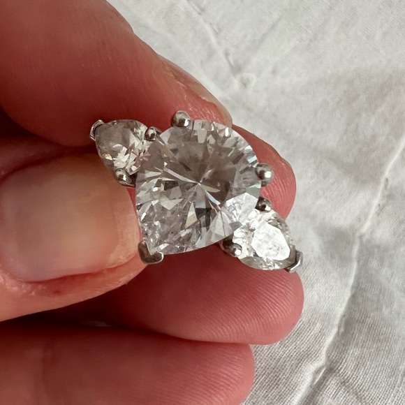 Beautiful BGE Diamond 3 stone engagement style ring. Size 8 - Picture 10 of 10